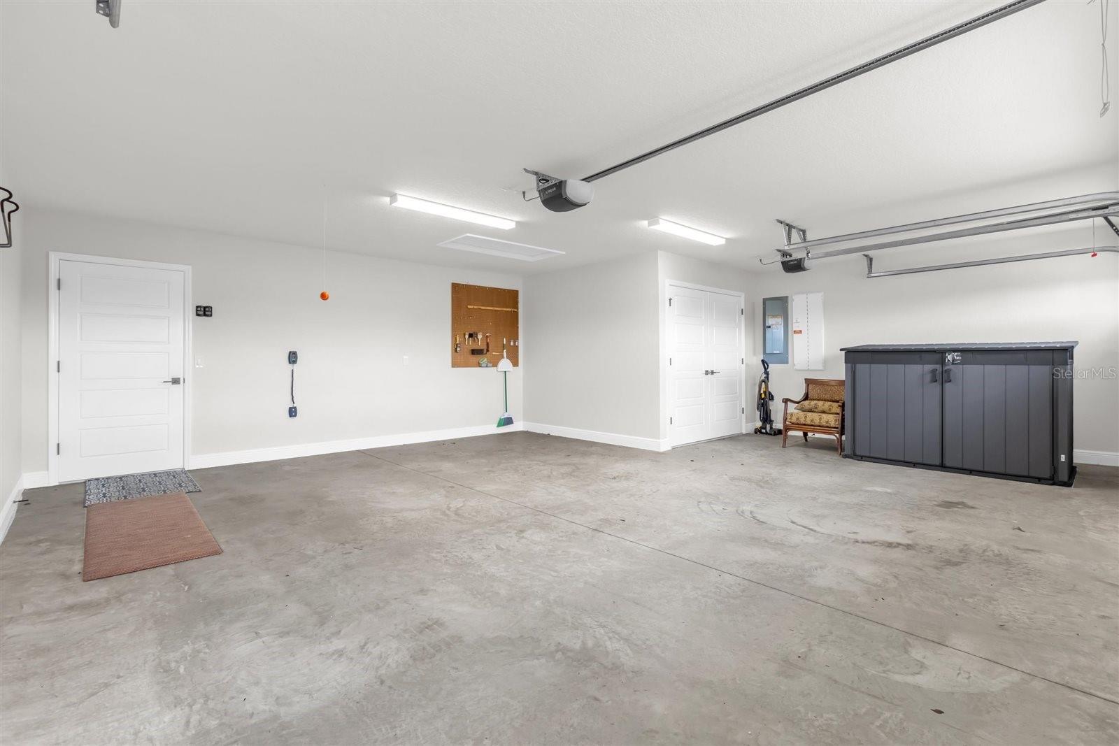 VILLAGES/WEST LAKE UN 56 - Residential