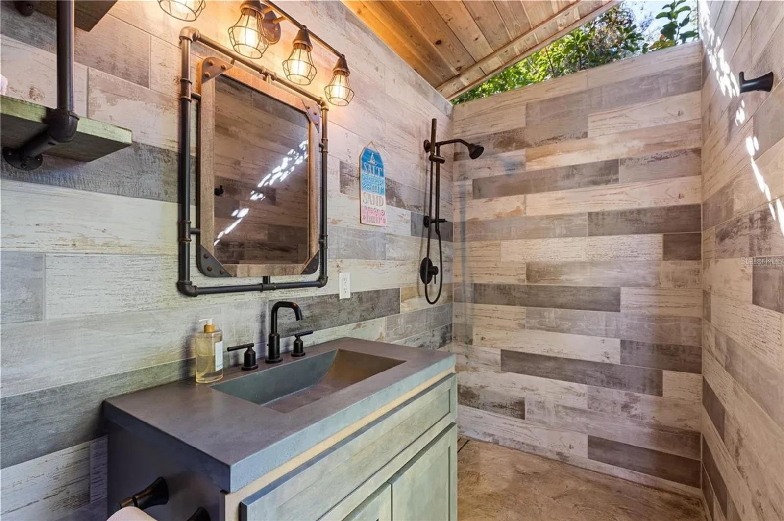 GULF COAST ACRES - Residential