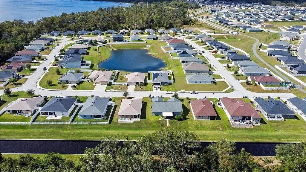 WATERS EDGE/THE LAKES - Residential