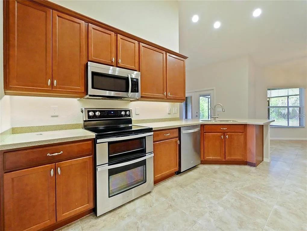 WATERS EDGE/THE LAKES - Residential