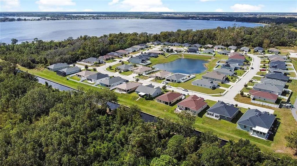 WATERS EDGE/THE LAKES - Residential