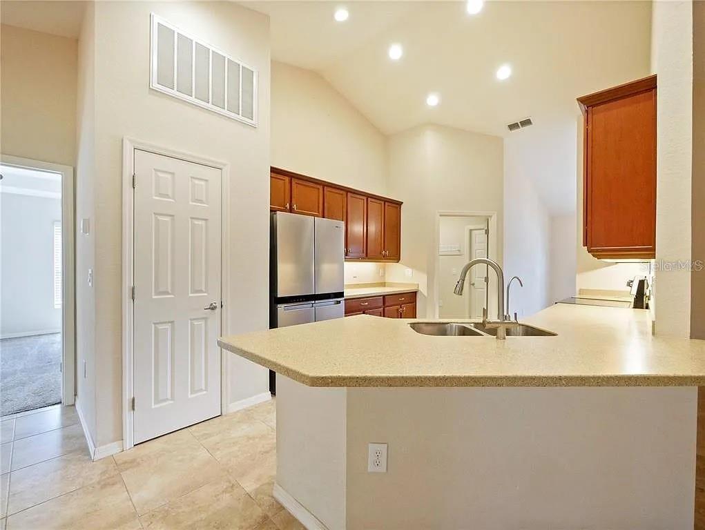 WATERS EDGE/THE LAKES - Residential