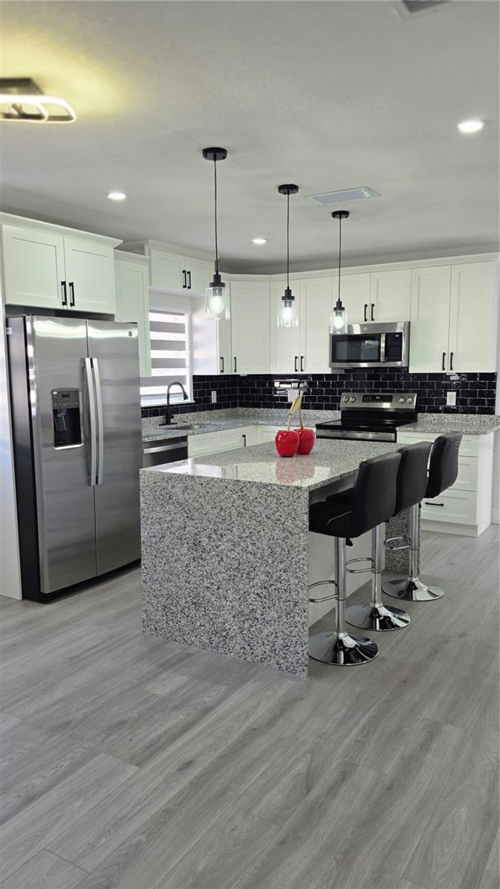 Photo of 3106 W Douglas Street, Tampa, FL 33607 (MLS # TB8467238)