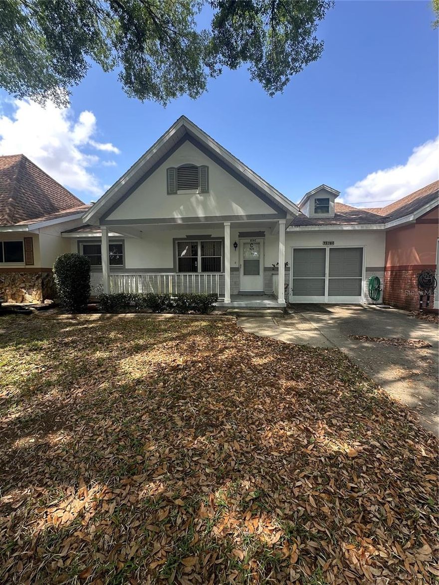 Cute and quaint 2bd/2ba villa located centrally close to shopping centers and a major highway for easy access.