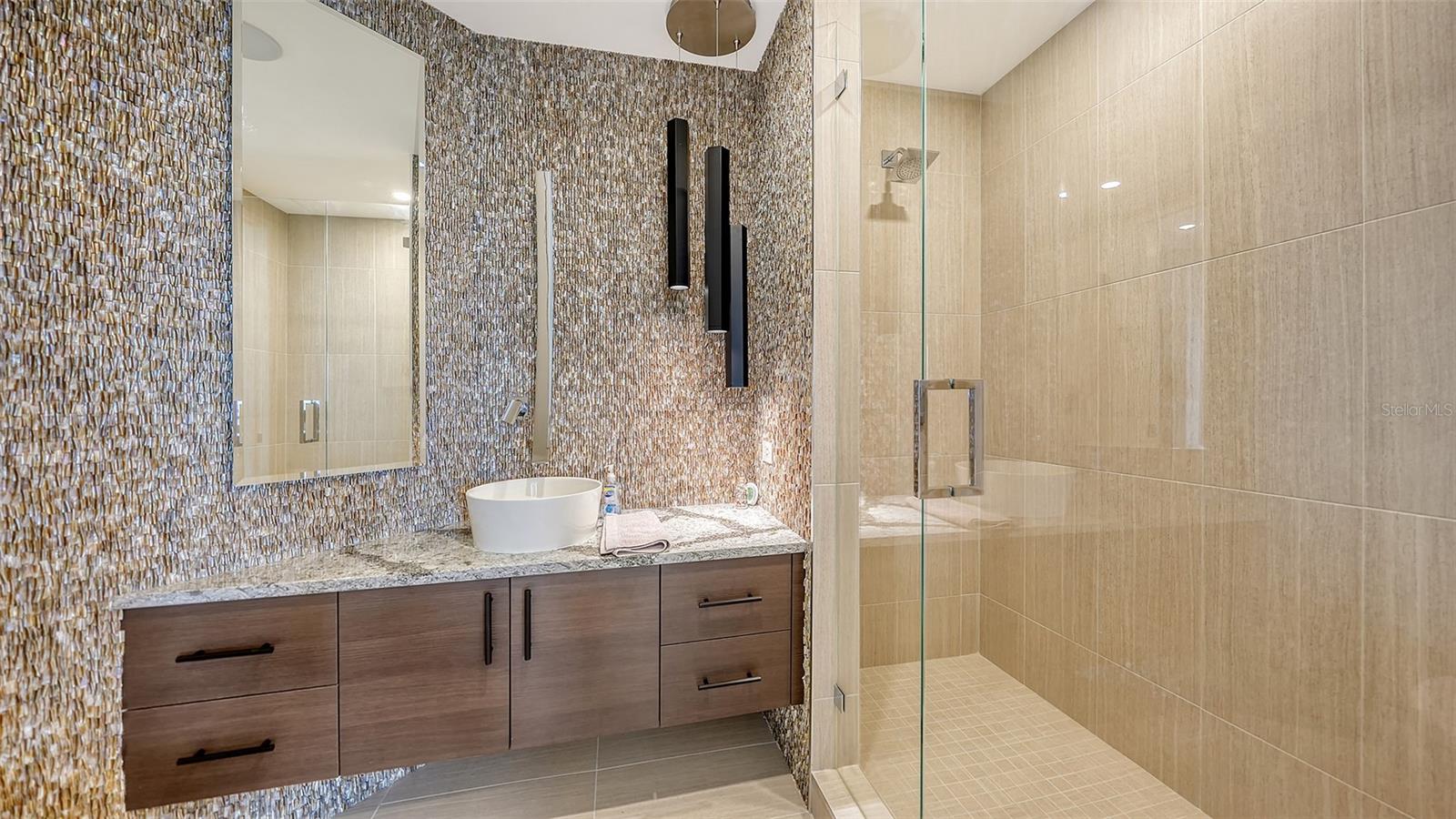 L AMBIANCE 1 - Residential