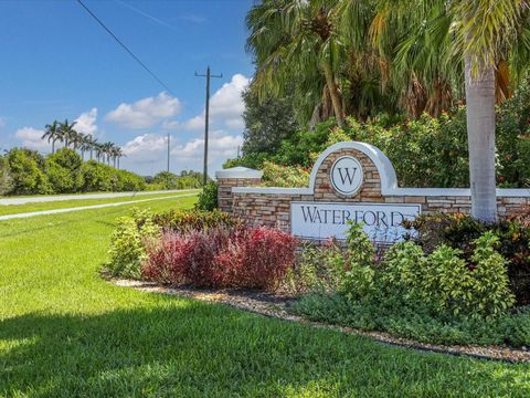 A home in PALMETTO