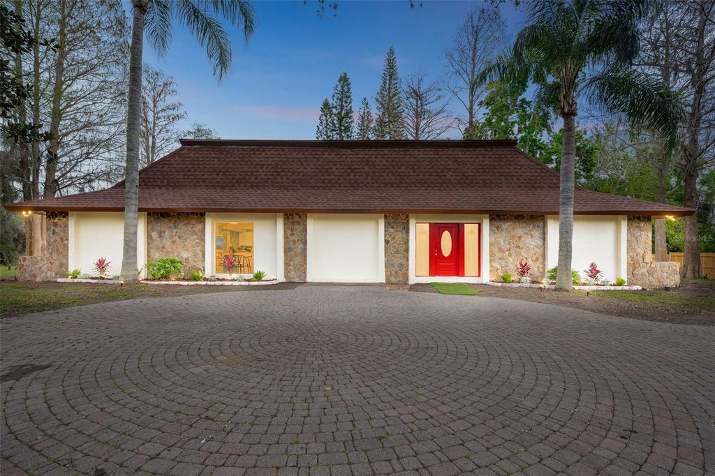 Photo of 14333 Lake Magdalene Boulevard, Tampa, FL 33618 (MLS # TB8423151)