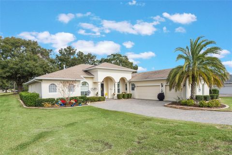 A home in LADY LAKE