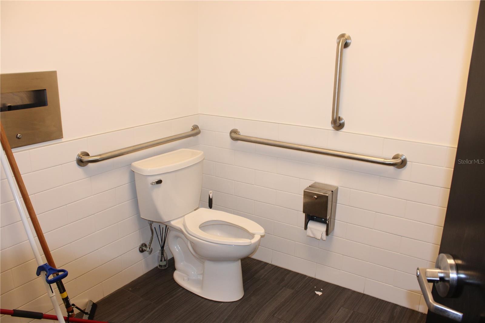 CONRADES ADD TO LARGO - Commercial Lease