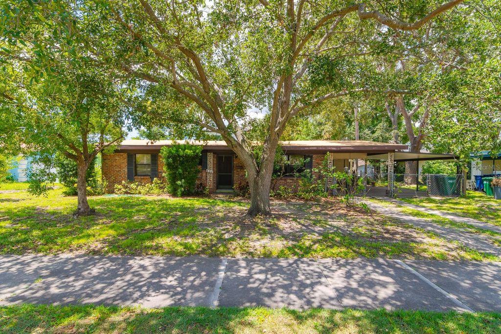 Photo of 620 E Davis Boulevard, Tampa, FL 33606 (MLS # TB8424400)