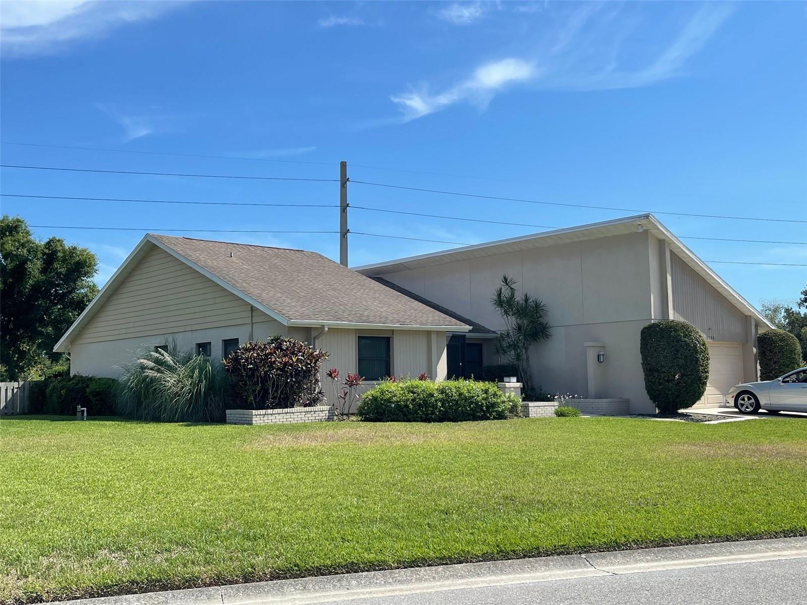 COUNTRY PLACE - Residential