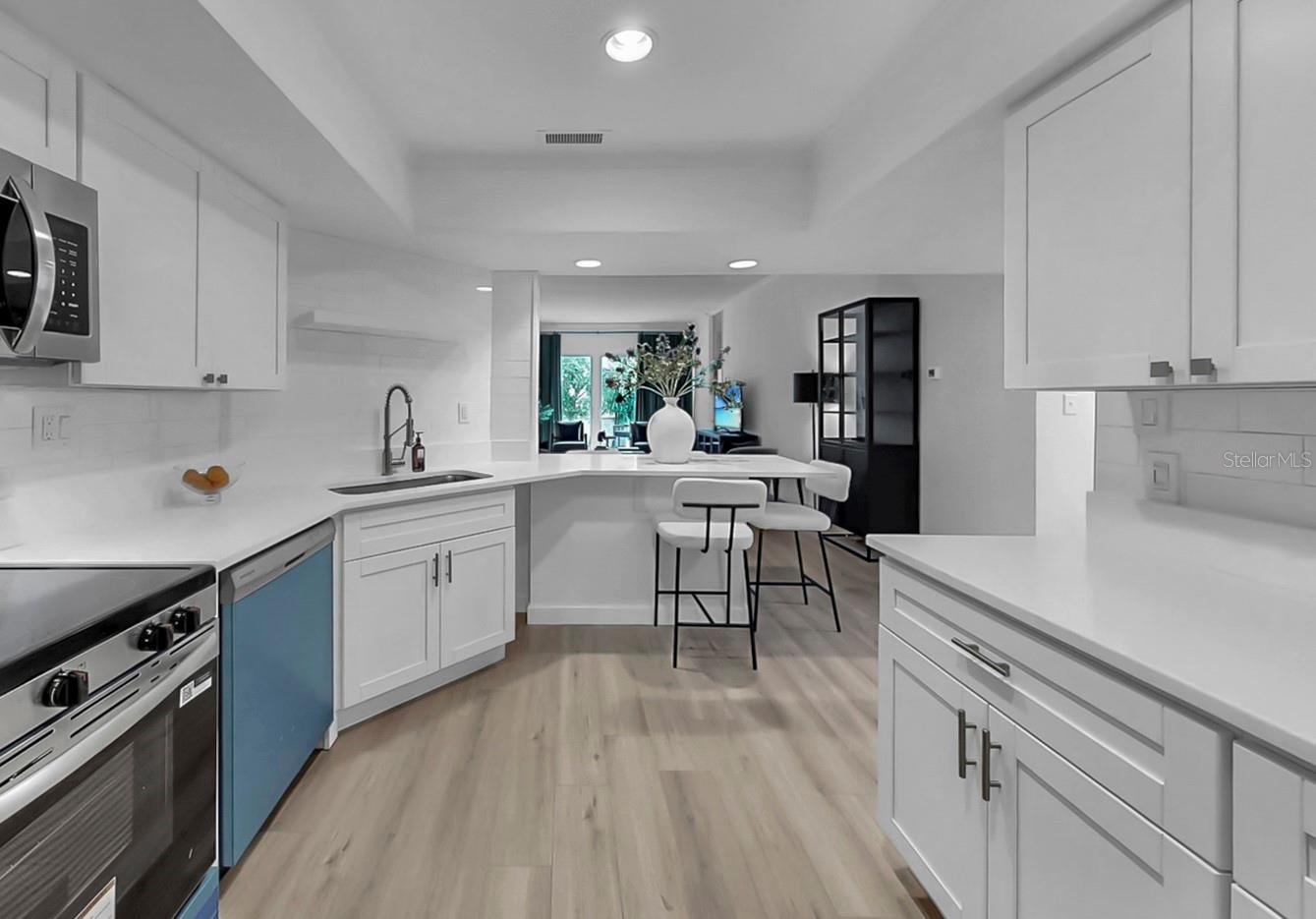 7400 SUN ISLAND DRIVE S 105