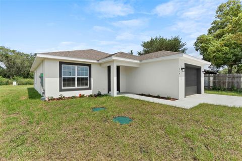 A home in LAKE WALES