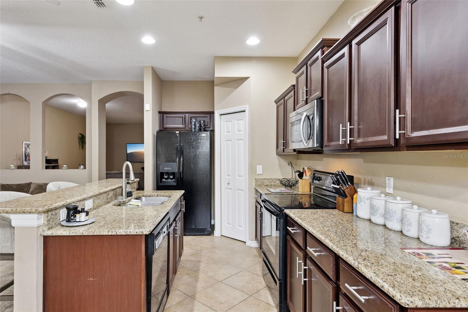 VILLAS AT CHASE GROVES A CONDO - Residential