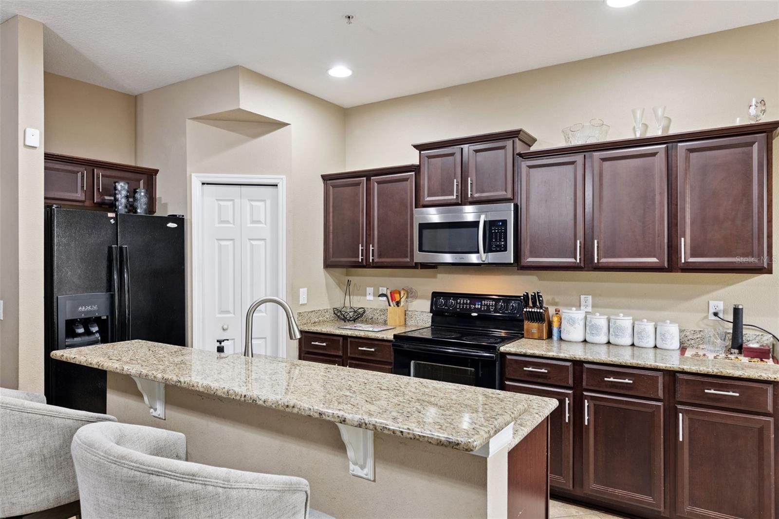 VILLAS AT CHASE GROVES A CONDO - Residential