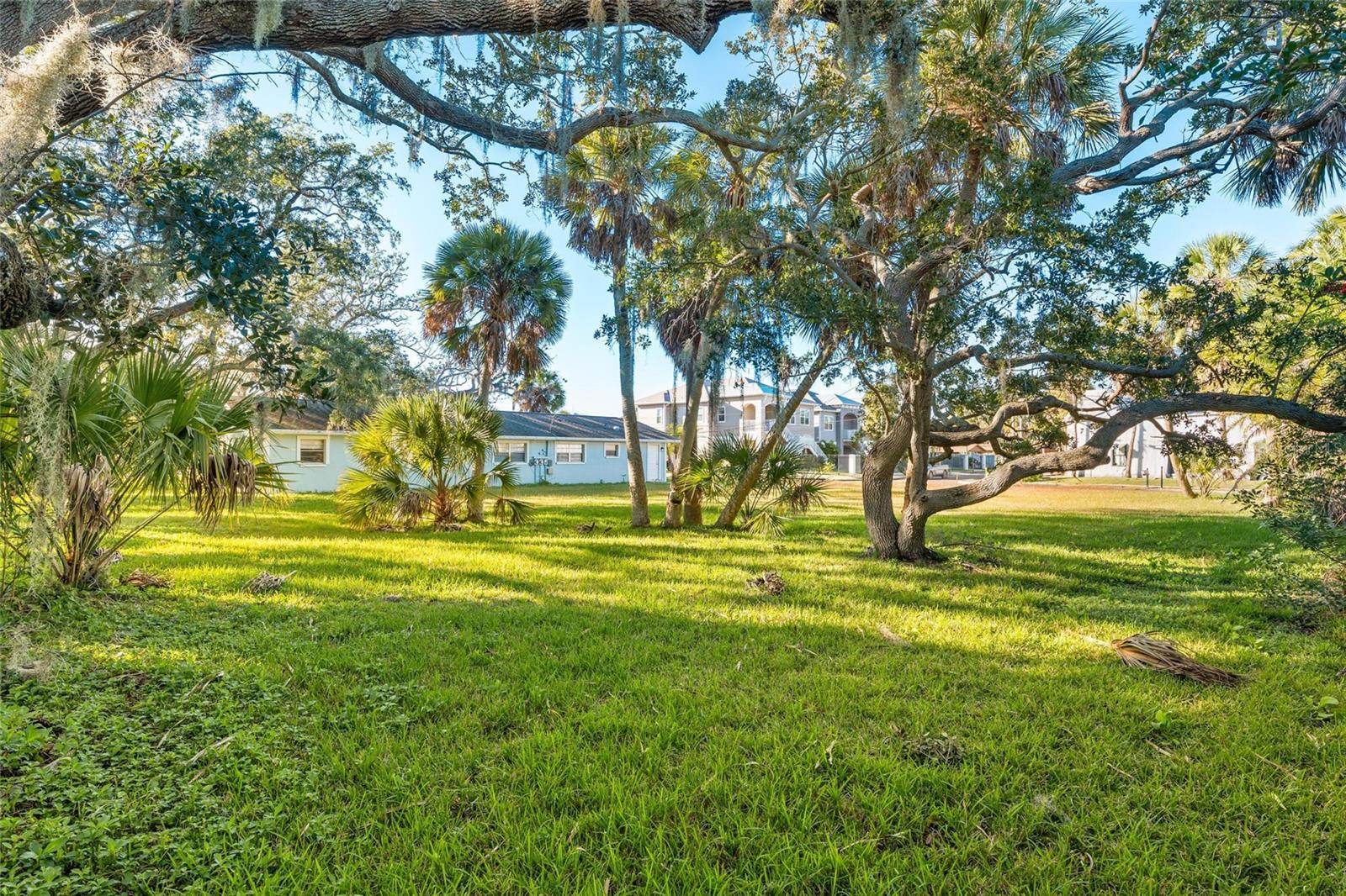 COCORIS & ALEFANTIS SUB - Land