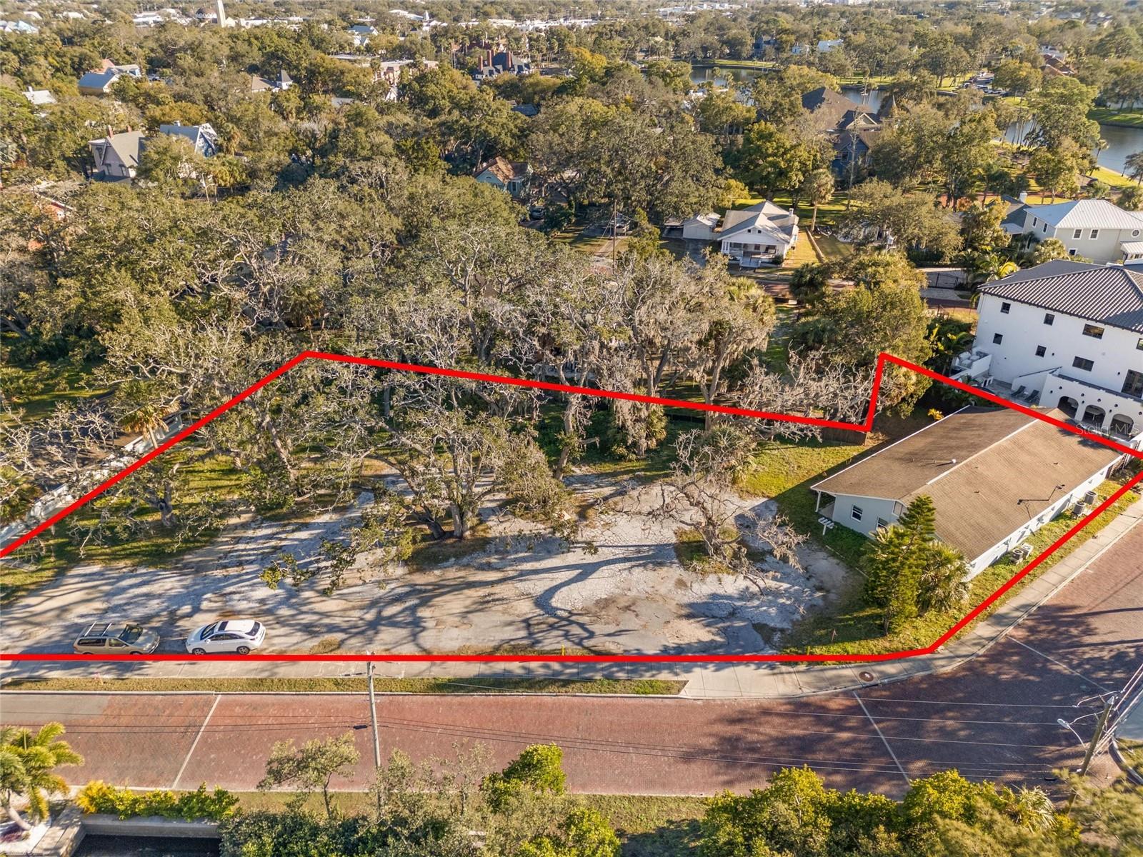 COCORIS & ALEFANTIS SUB - Land