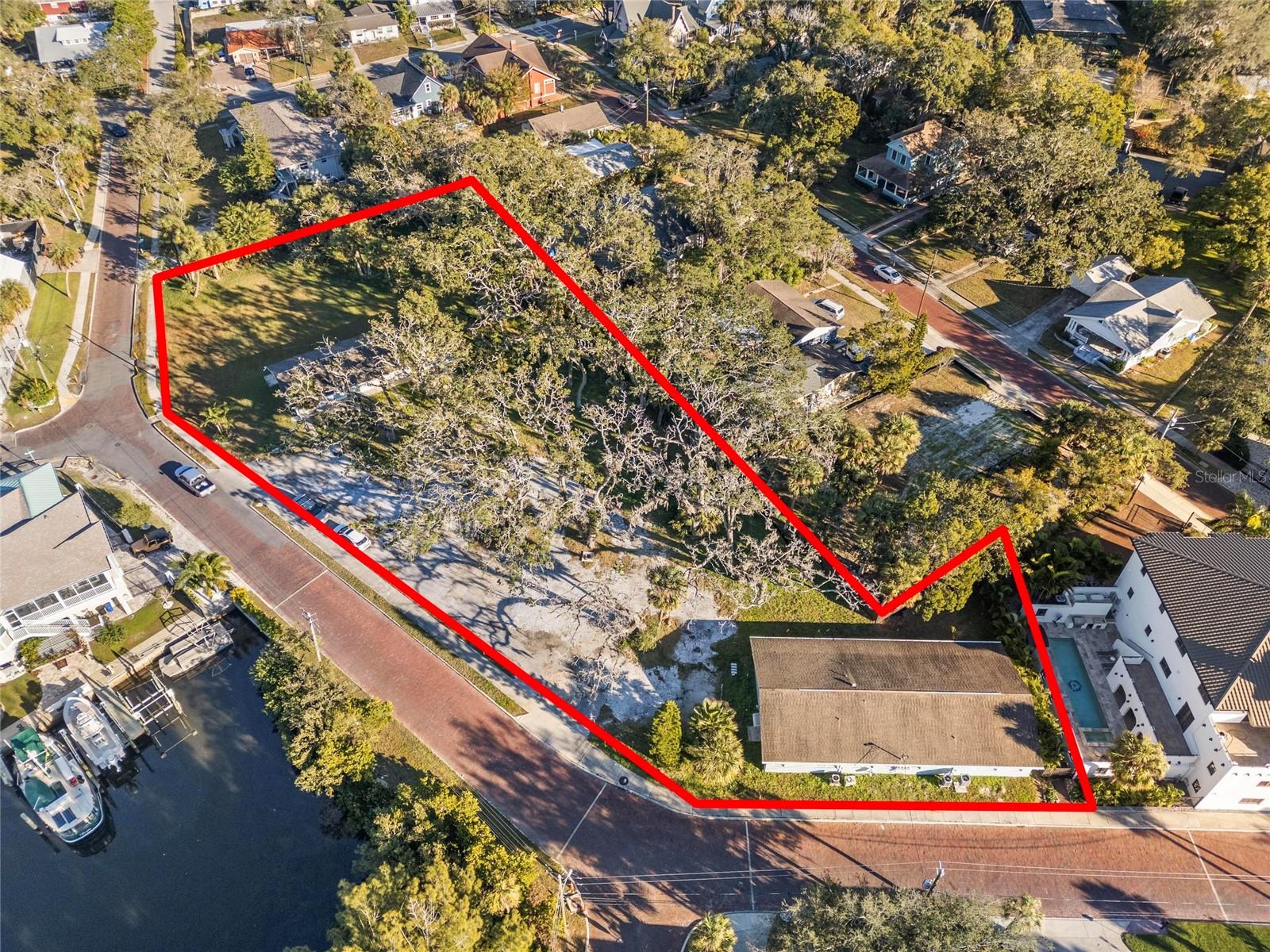 COCORIS & ALEFANTIS SUB - Land