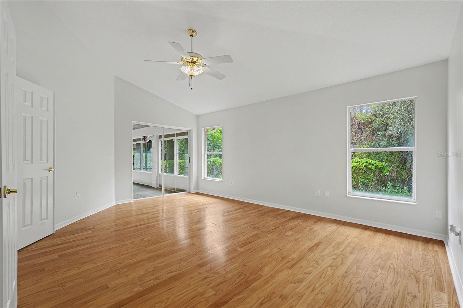 VILLAGE WOOD - Residential