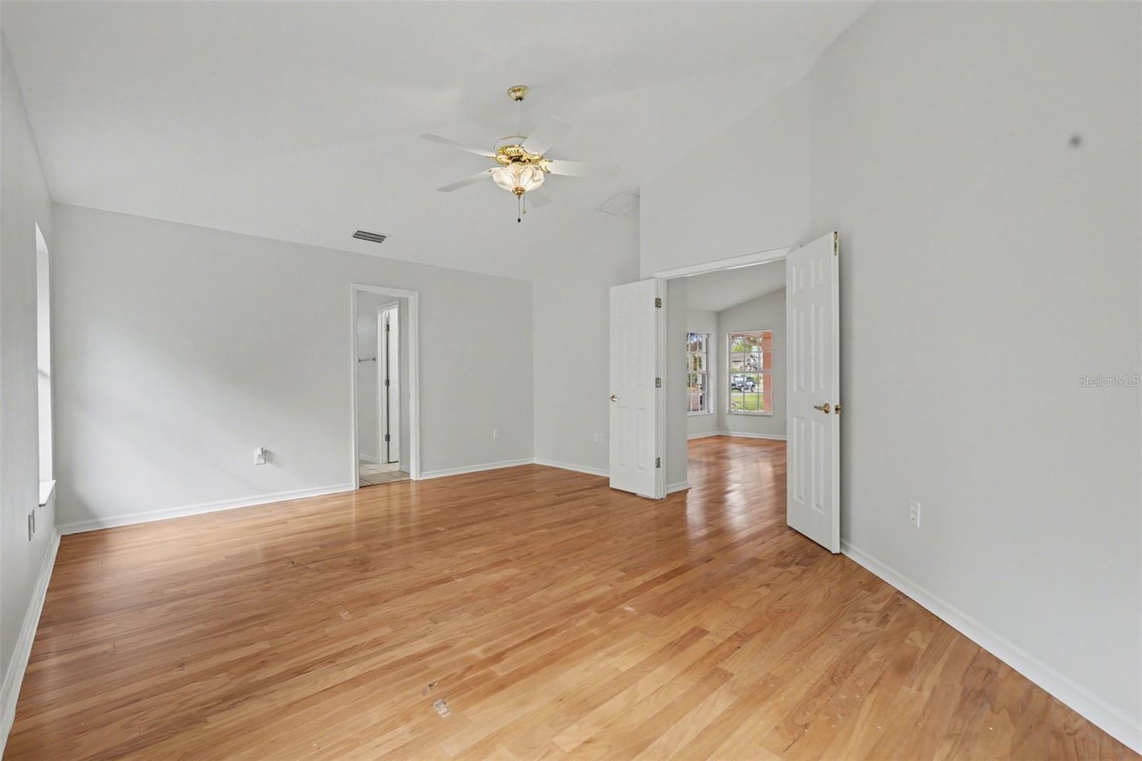 VILLAGE WOOD - Residential