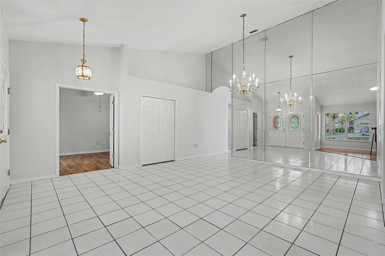 VILLAGE WOOD - Residential