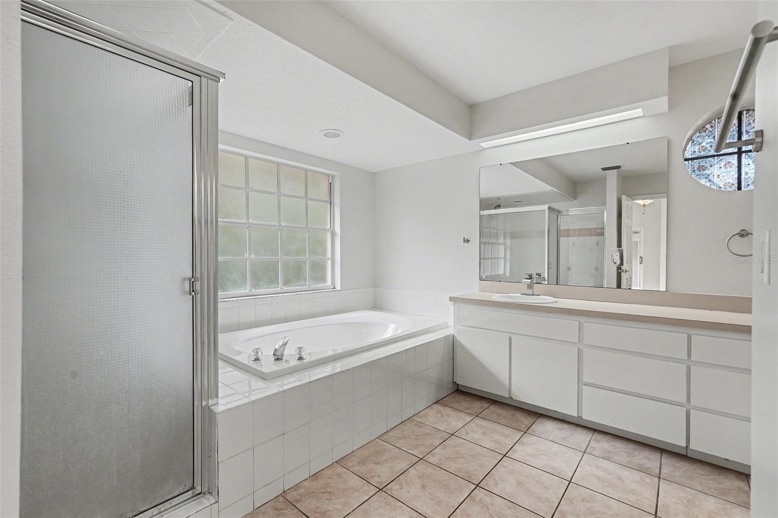 VILLAGE WOOD - Residential