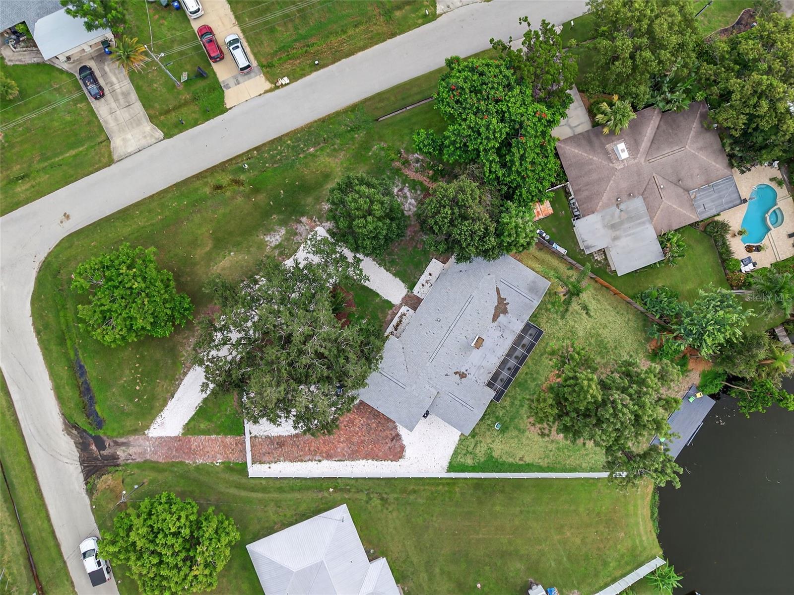 4422 N LAKE DRIVE