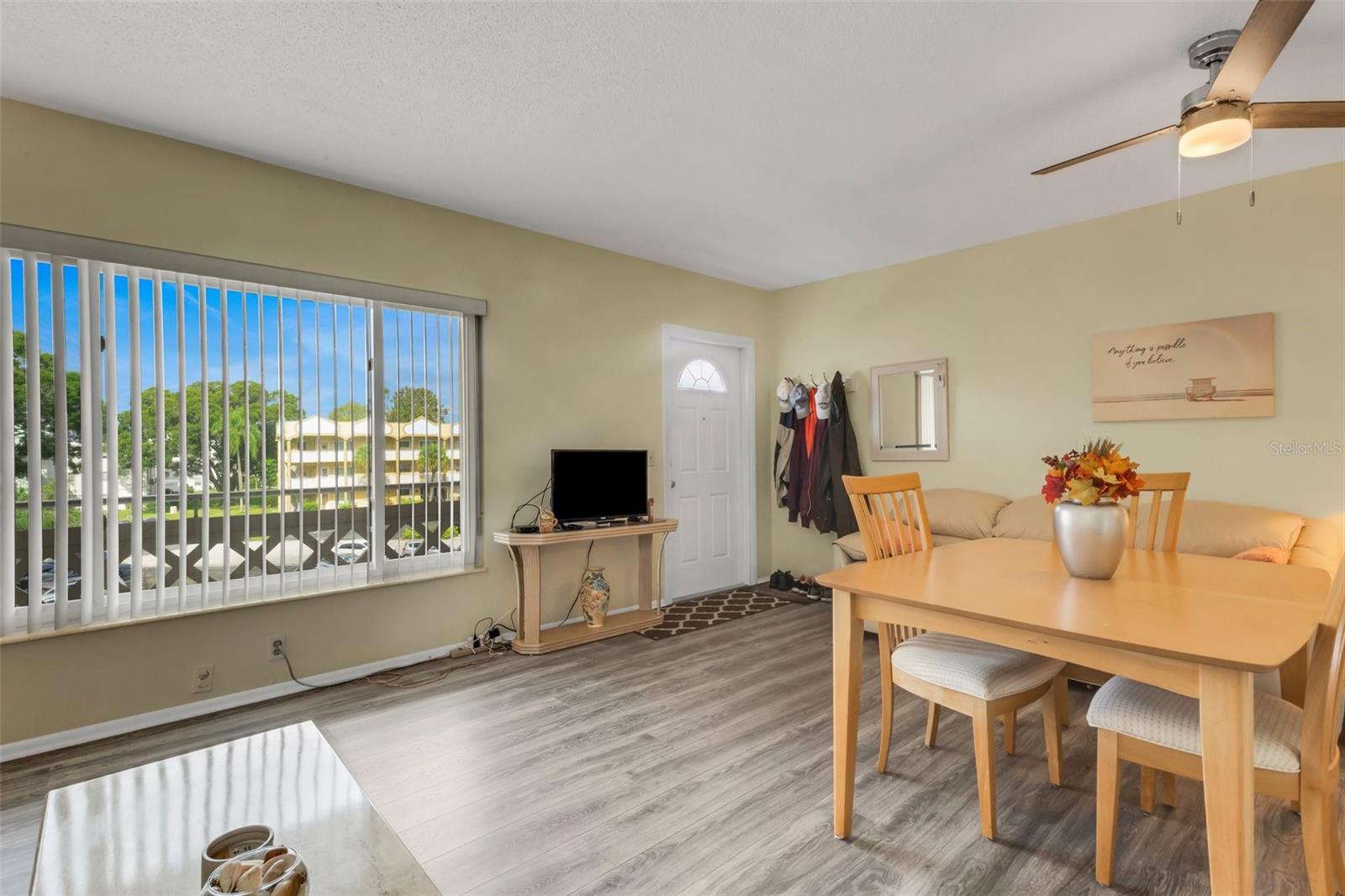 ON TOP OF THE WORLD - Residential