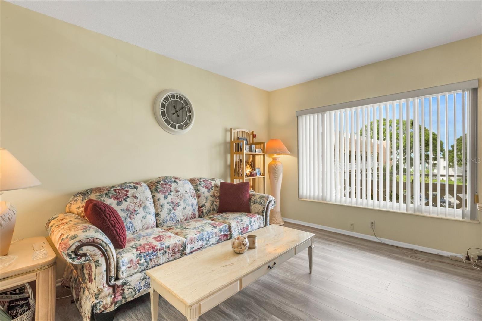 ON TOP OF THE WORLD - Residential