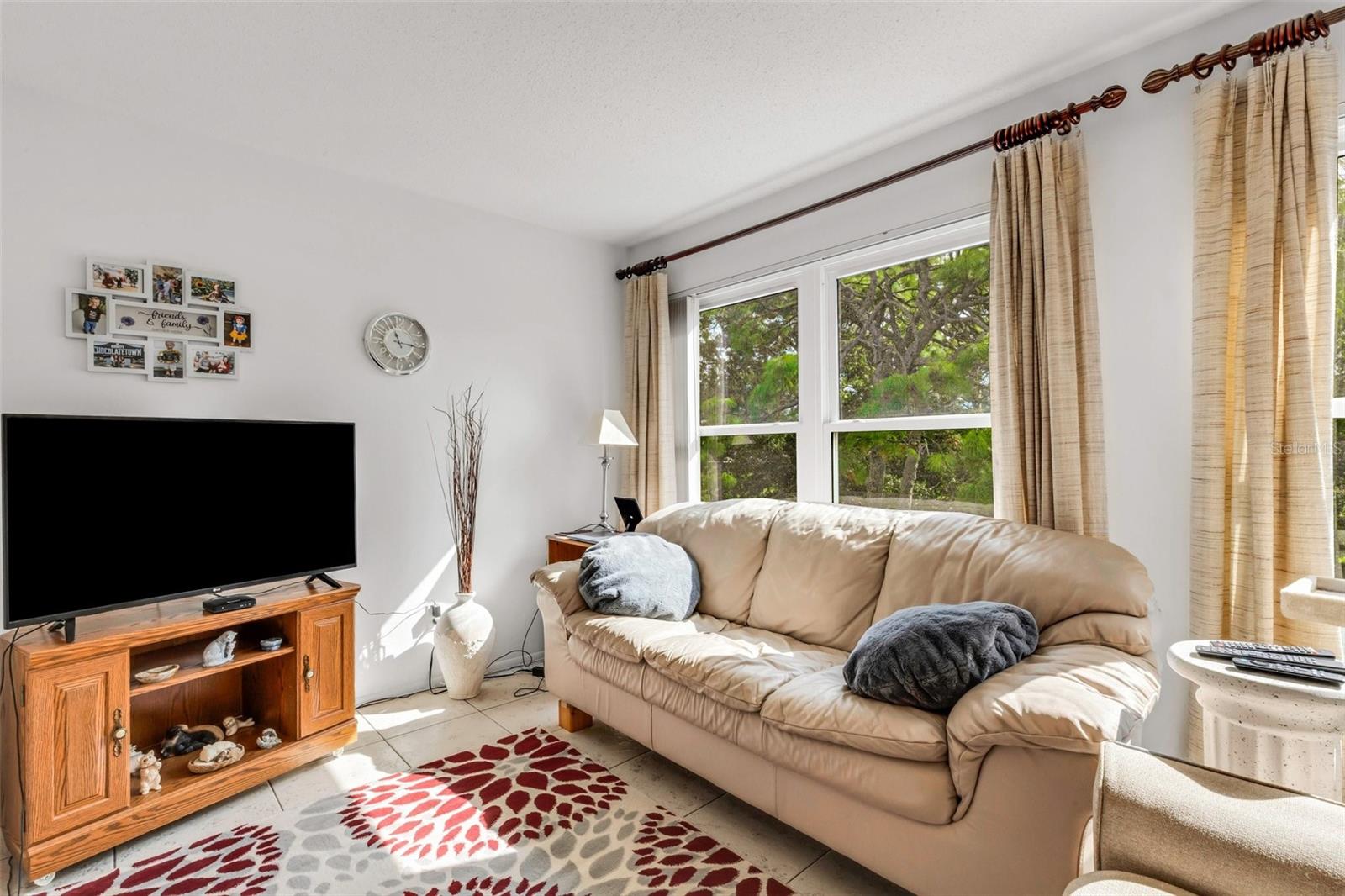 ON TOP OF THE WORLD - Residential