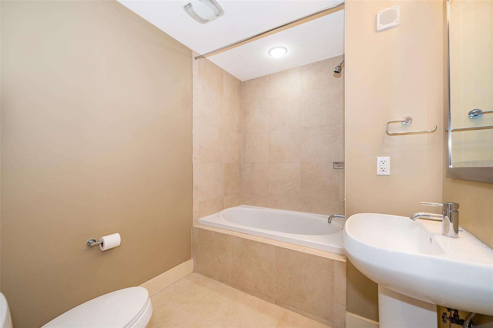 STAR TOWER CONDO - Residential Lease