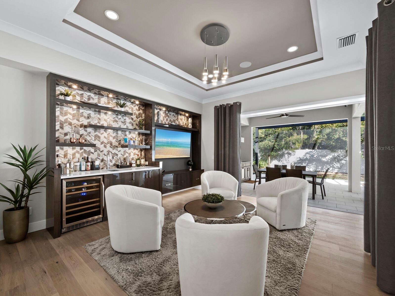 SOUTH POINSETTIA PARK - Residential