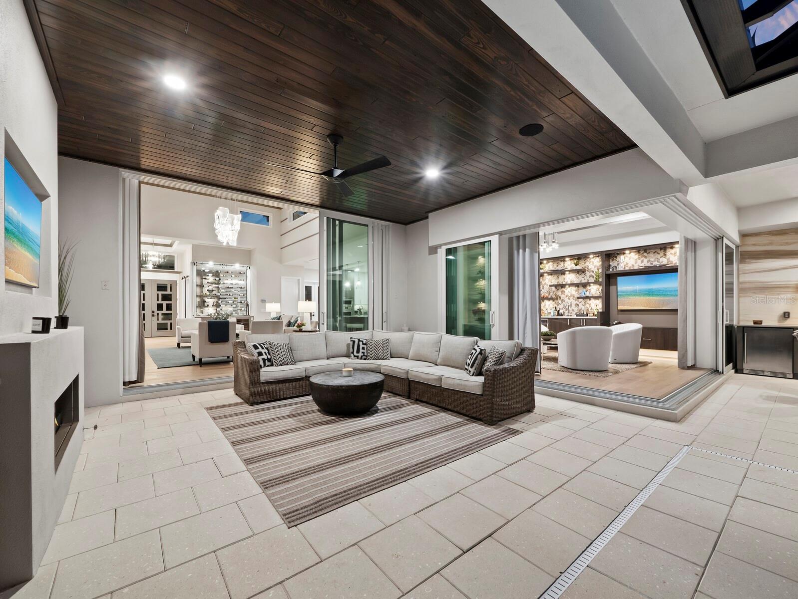 SOUTH POINSETTIA PARK - Residential