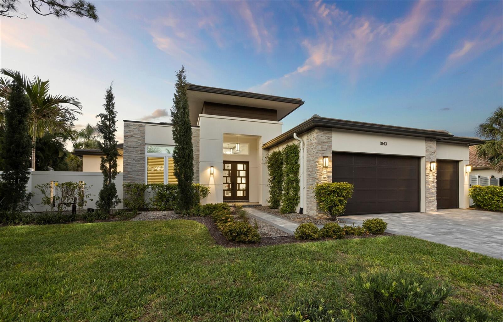 SOUTH POINSETTIA PARK - Residential