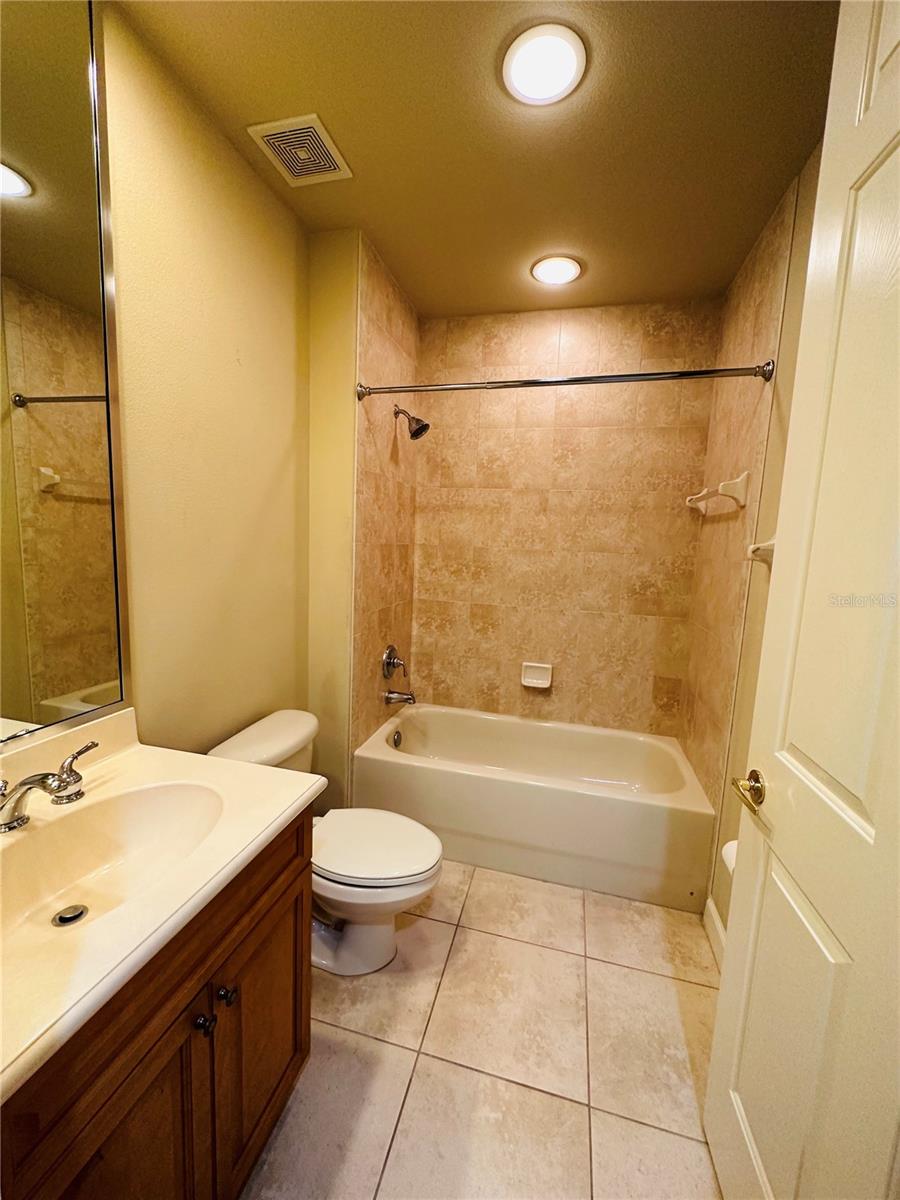 VIZCAYA HEIGHTS CONDO 8 - Residential Lease