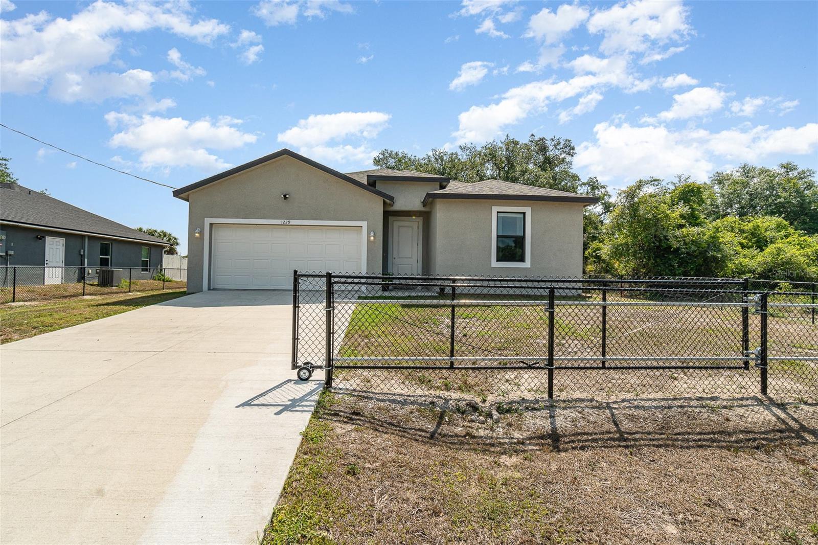1229 ZINNIA LOOP