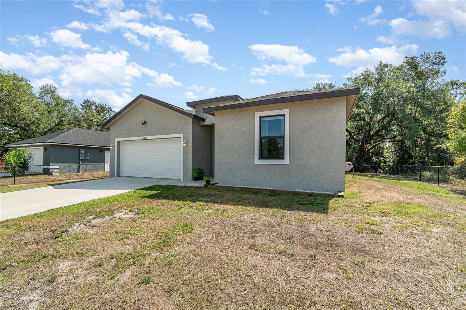 1229 ZINNIA LOOP