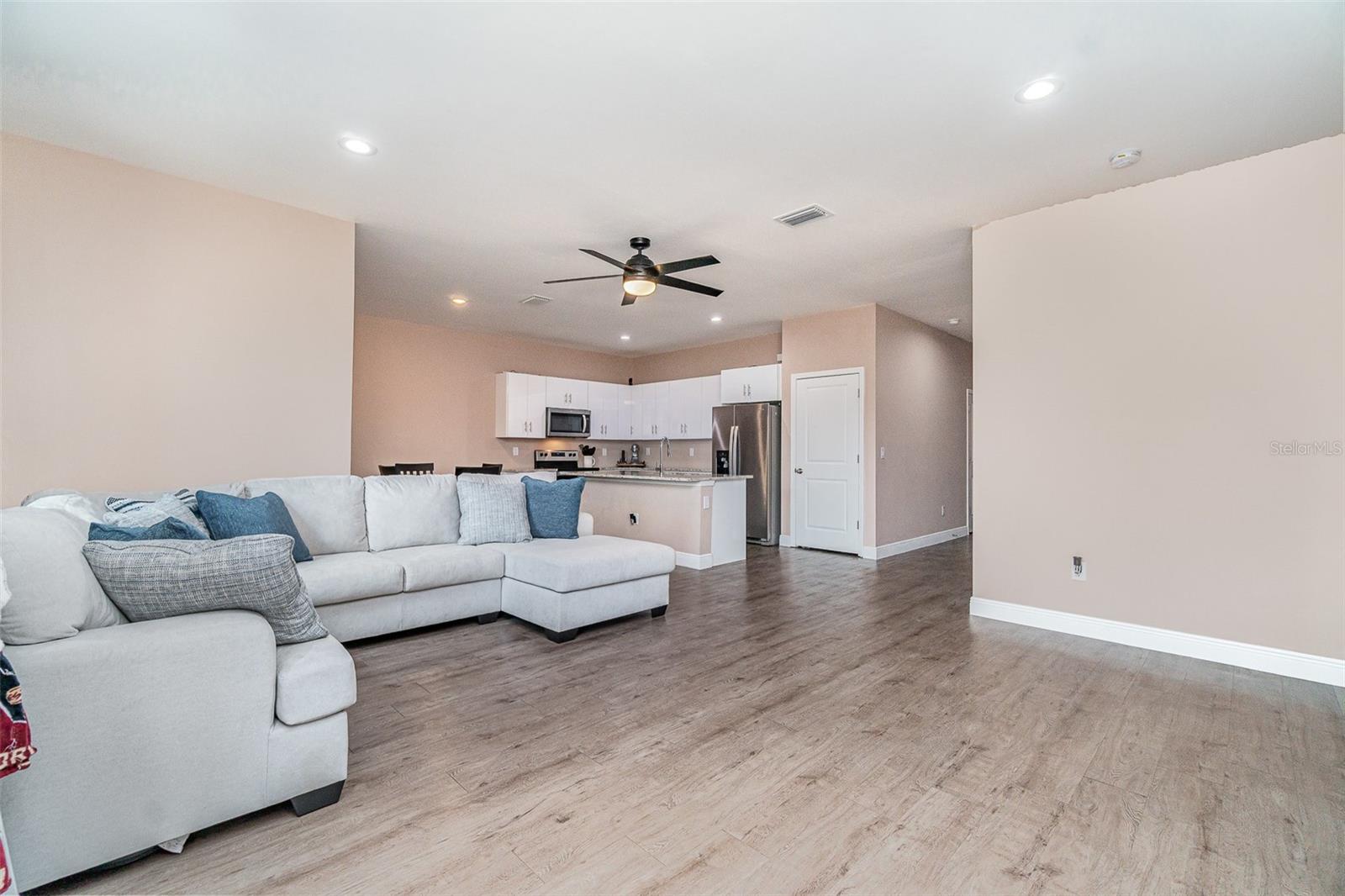 1229 ZINNIA LOOP