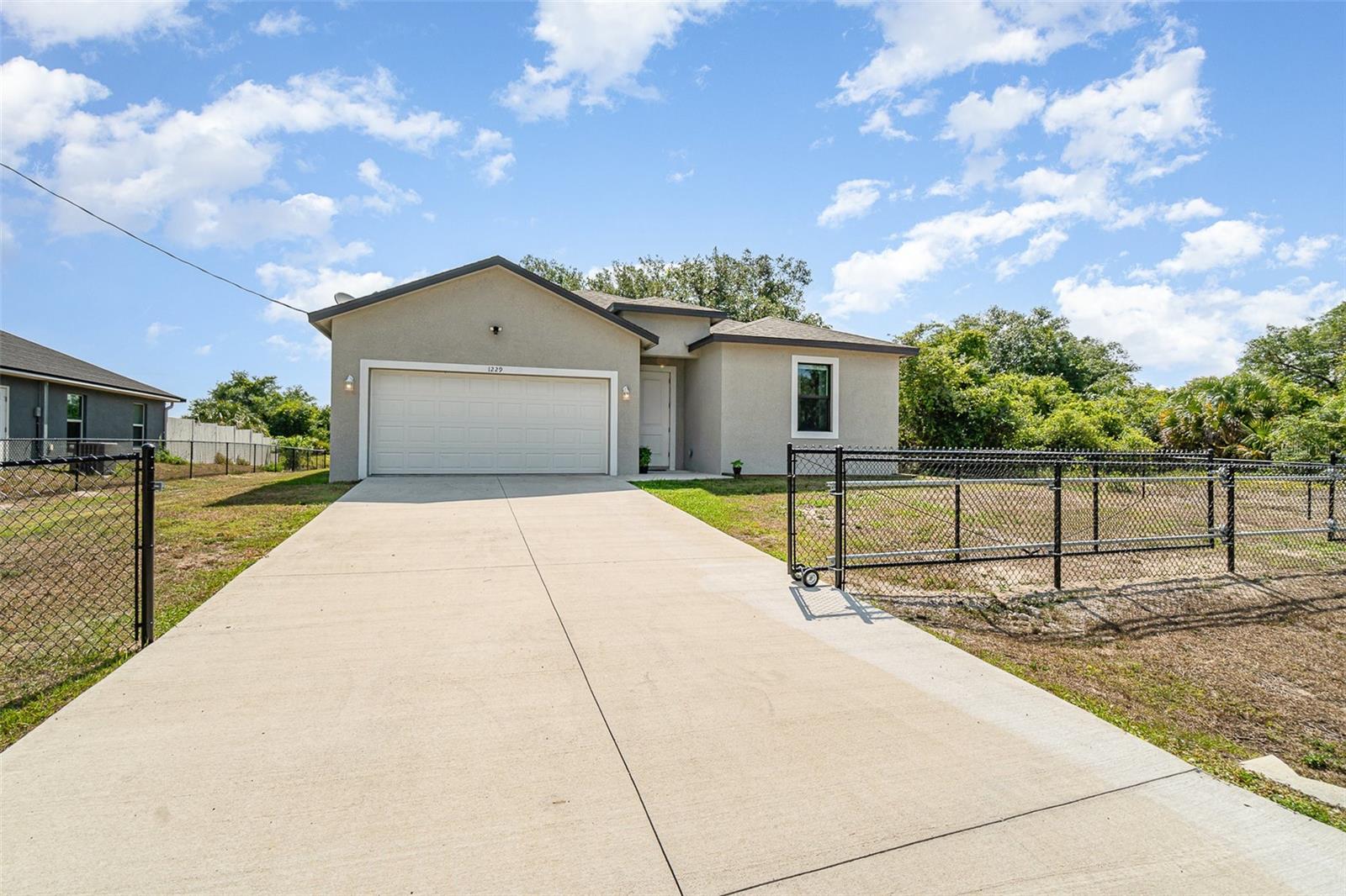 1229 ZINNIA LOOP