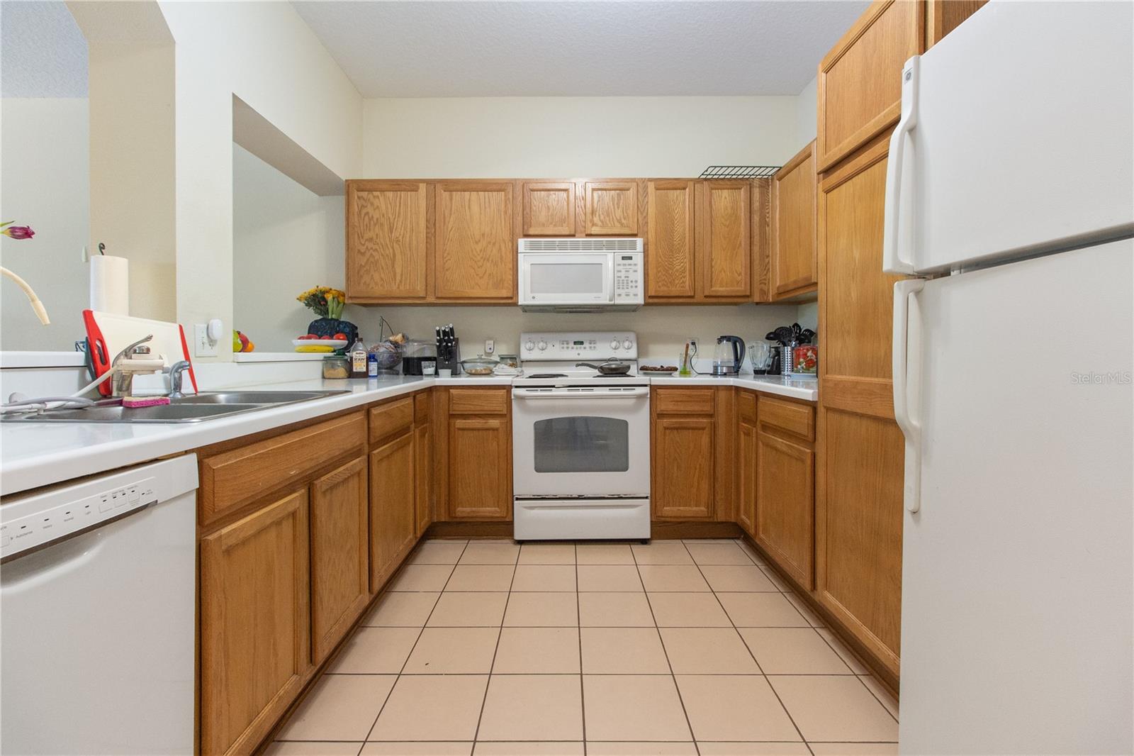 OLDSMAR GALLERIA CONDO - Residential Lease