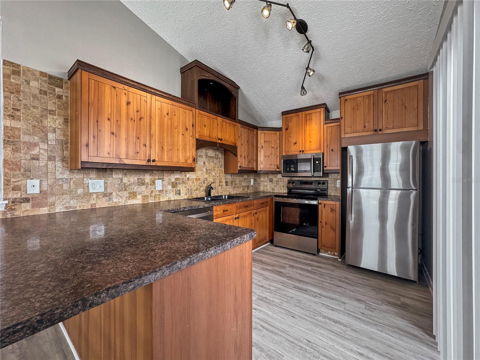 LAKE PADGETT ESTATES EAST - Residential Lease