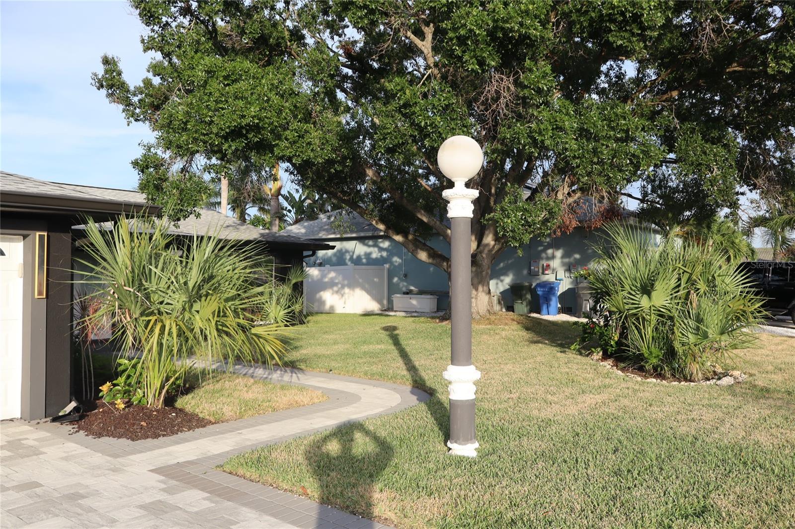 1019 SPINDLE PALM WAY