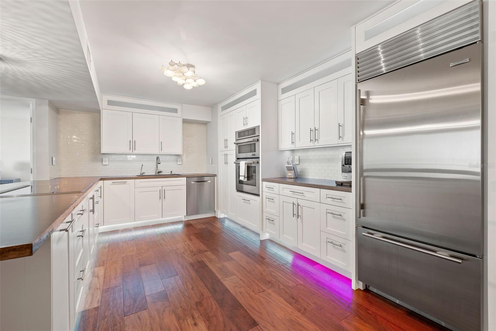 TREASURE ISLAND TENNIS & YACHT CLUB - Residential