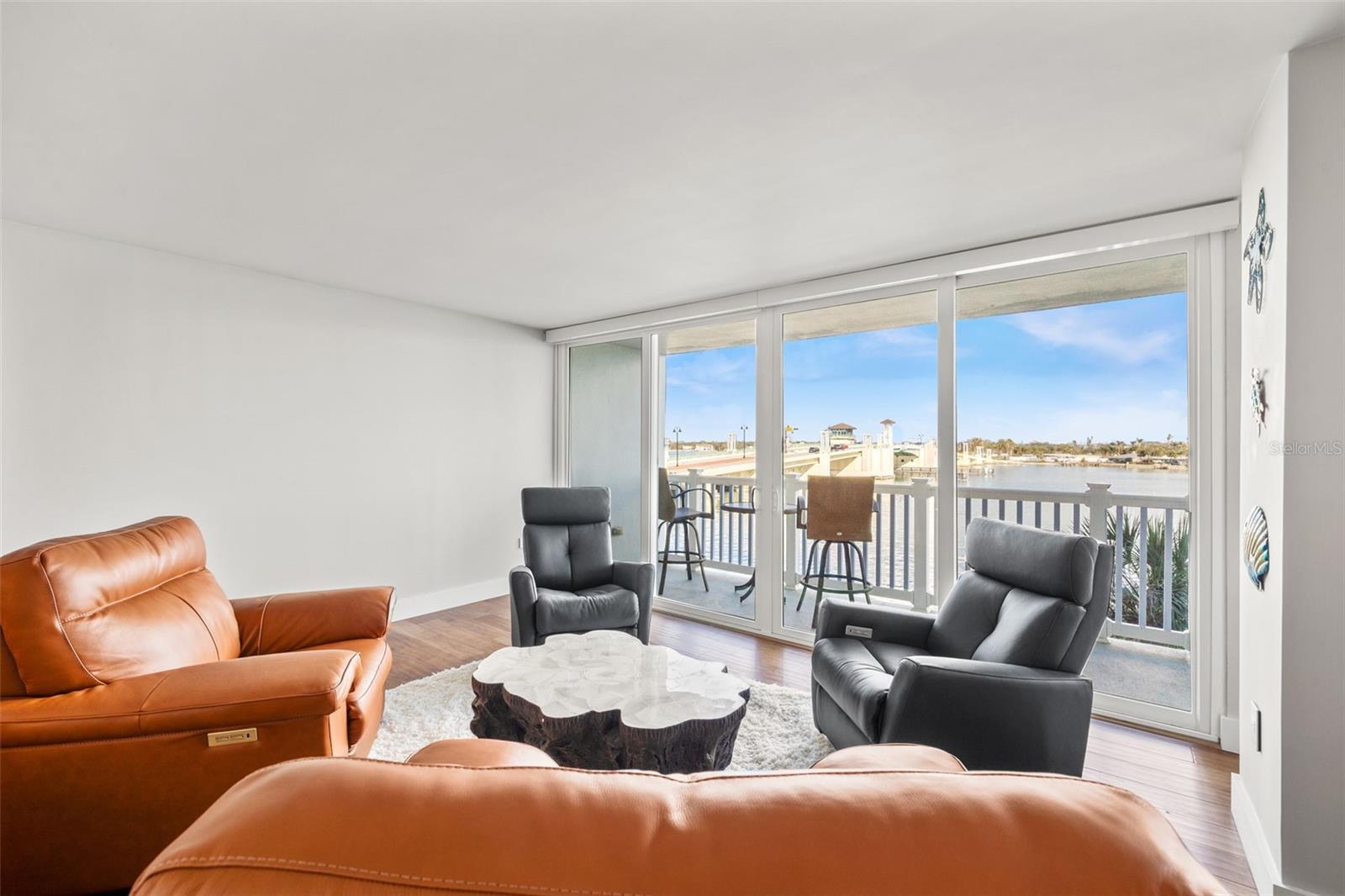 TREASURE ISLAND TENNIS & YACHT CLUB - Residential