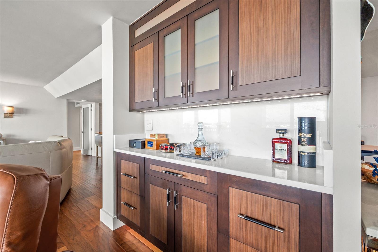 TREASURE ISLAND TENNIS & YACHT CLUB - Residential