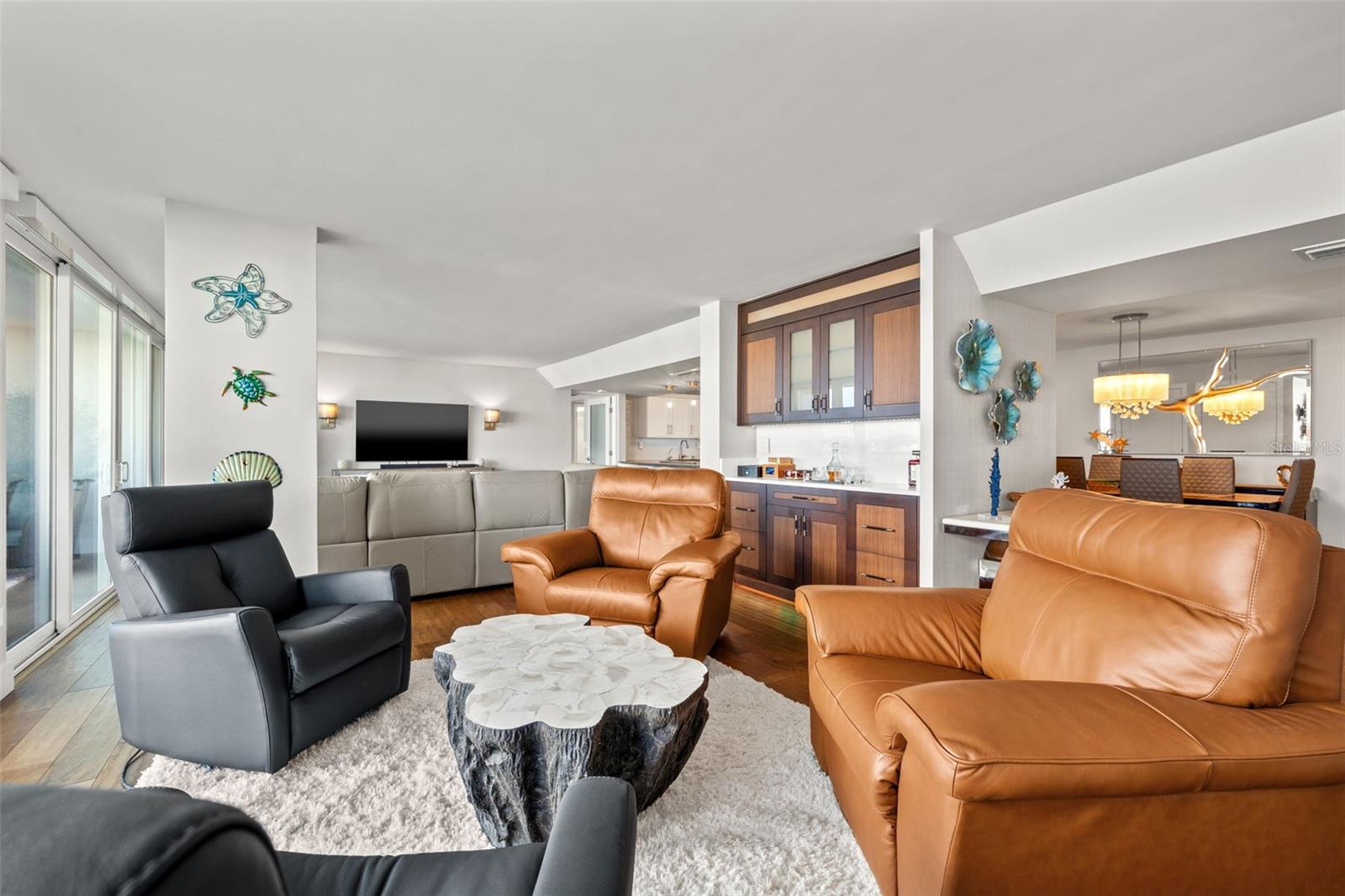 TREASURE ISLAND TENNIS & YACHT CLUB - Residential