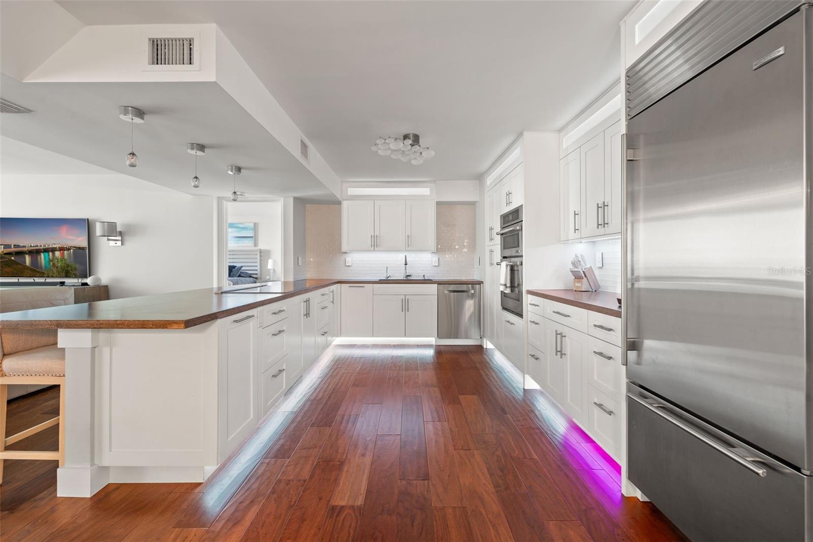 TREASURE ISLAND TENNIS & YACHT CLUB - Residential