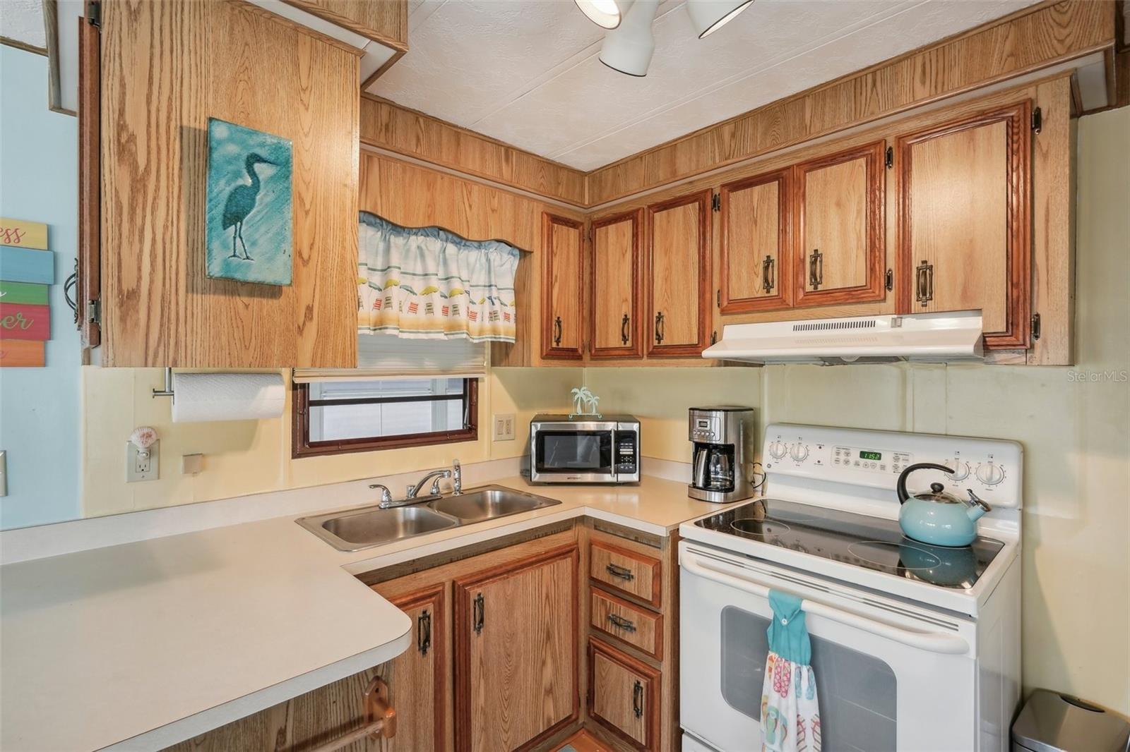 HOLIDAY TRAVEL PARK ENGLEWOOD - Residential