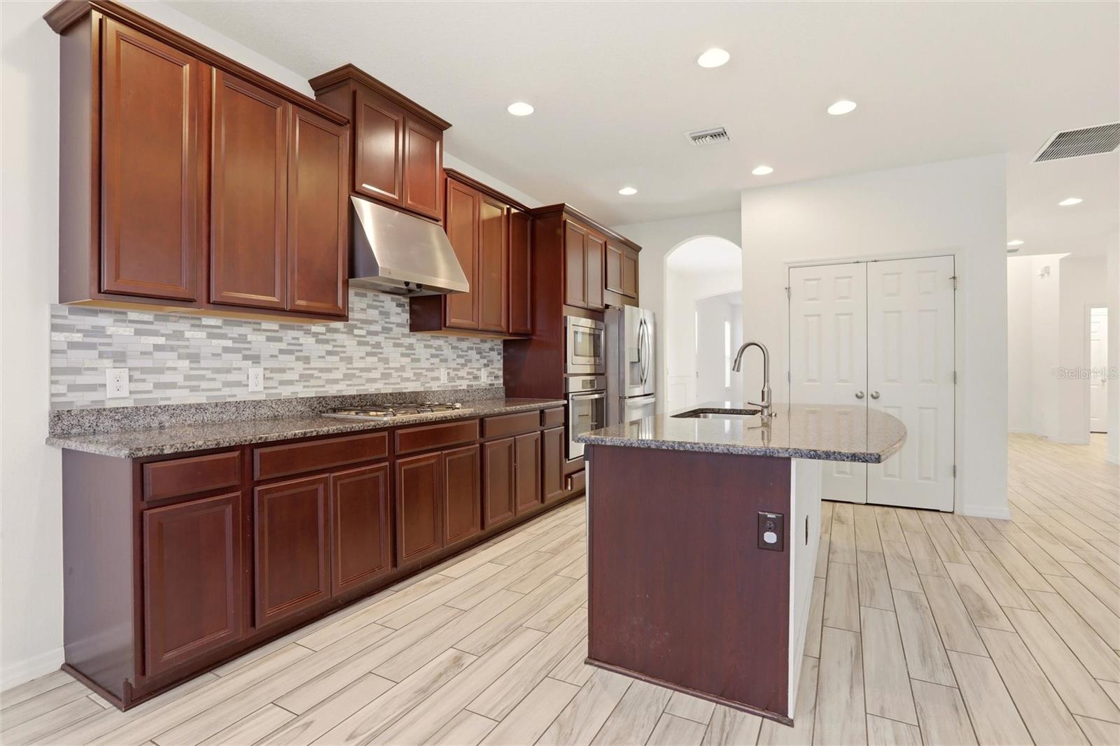 ARBOR LAKES ON PALMER RANCH - Residential