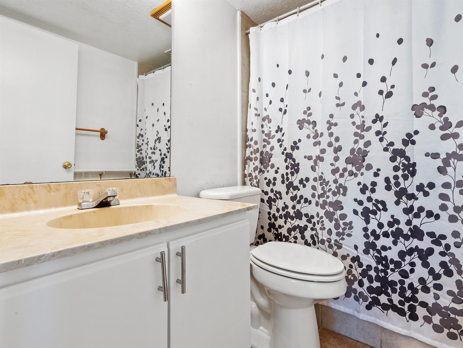 COACH HOMES AT MARINERS VILLAGE - Residential